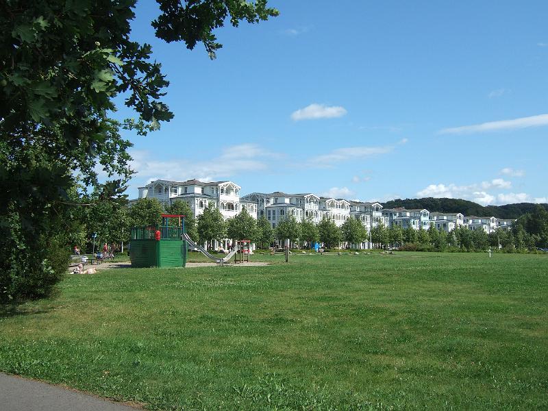 2009-08- (487).JPG - Ostseebad Sellin: Moderne Wohnbauten im Bäder-Stil des 19. Jahrhunderts
